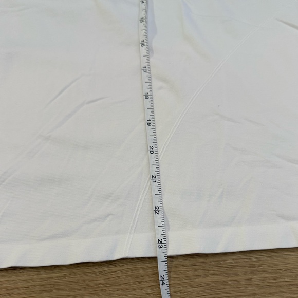 1XL Fabletics White Short Sleeve Feather Tech T-Shirt - Picture 4 of 7